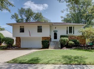 515 Ridge Cir, Streamwood, IL 60107