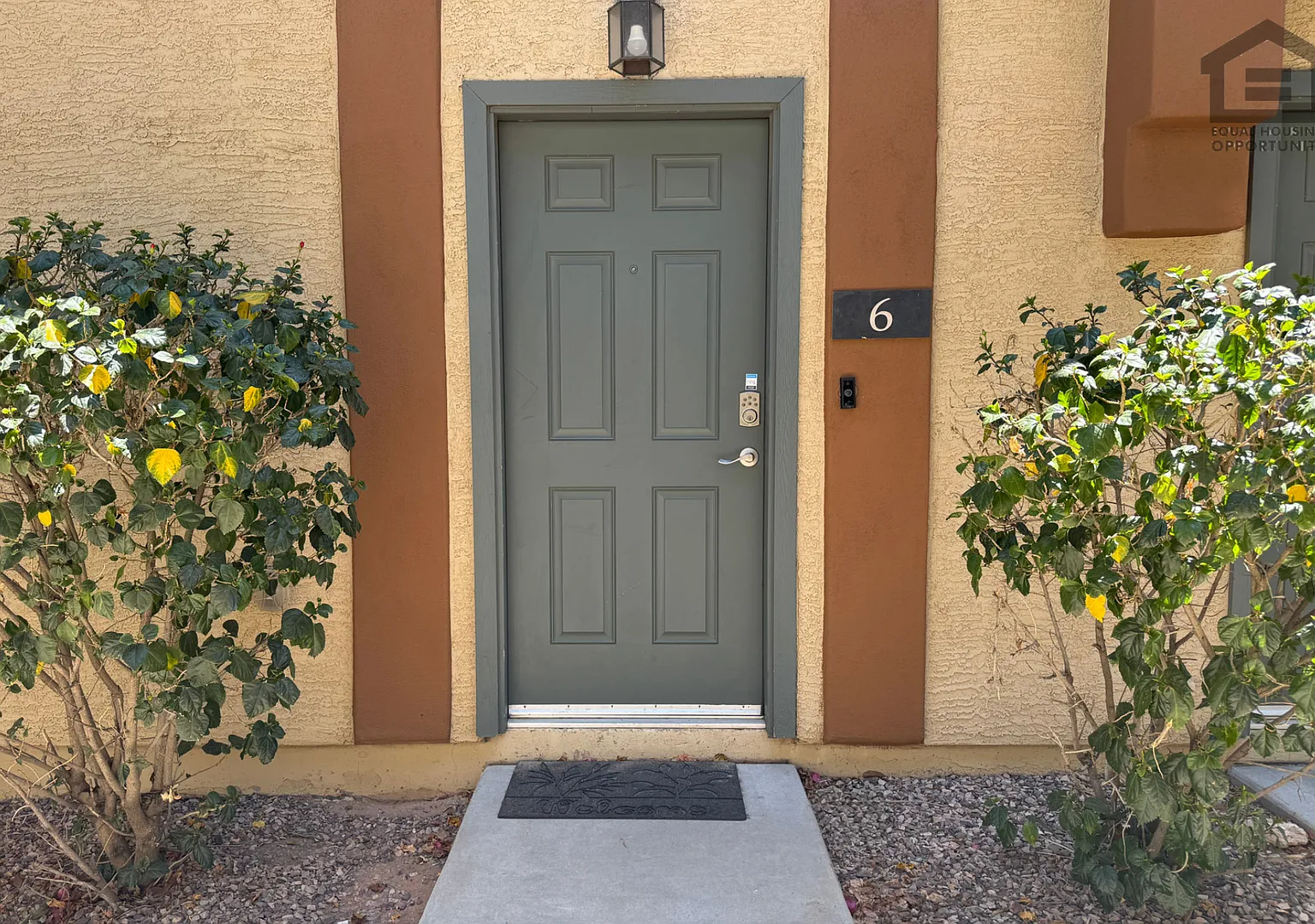 2Bed/2Bath Furnished Condo in North Chandler! Ready for Immediate Move-In! — Photo 1