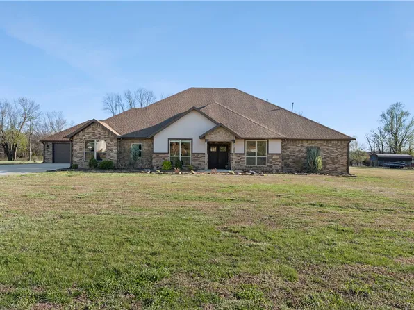 12027 S Edmondson Rd, Gentry, AR 72734