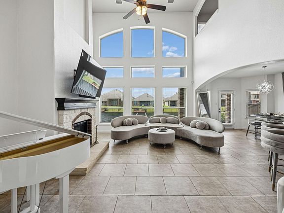 3rd image of 3814 Varna Ct
