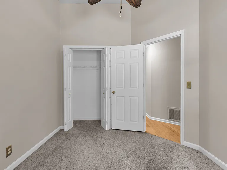 1104 Crestfield Dr — Photo 13
