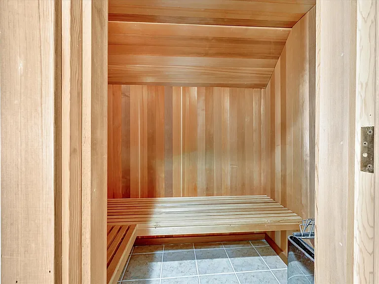 Primary B/R Sauna