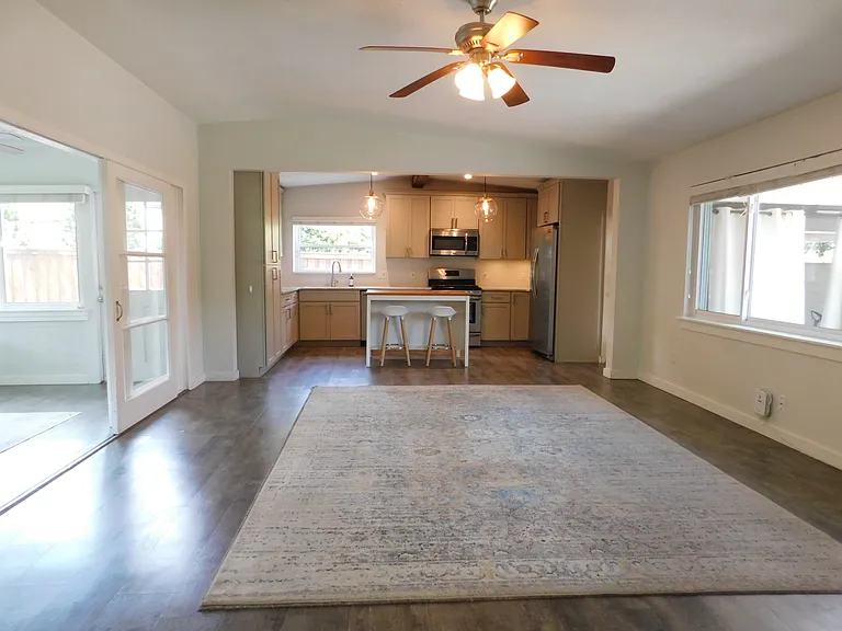 2252 Howard Dr — Photo 7