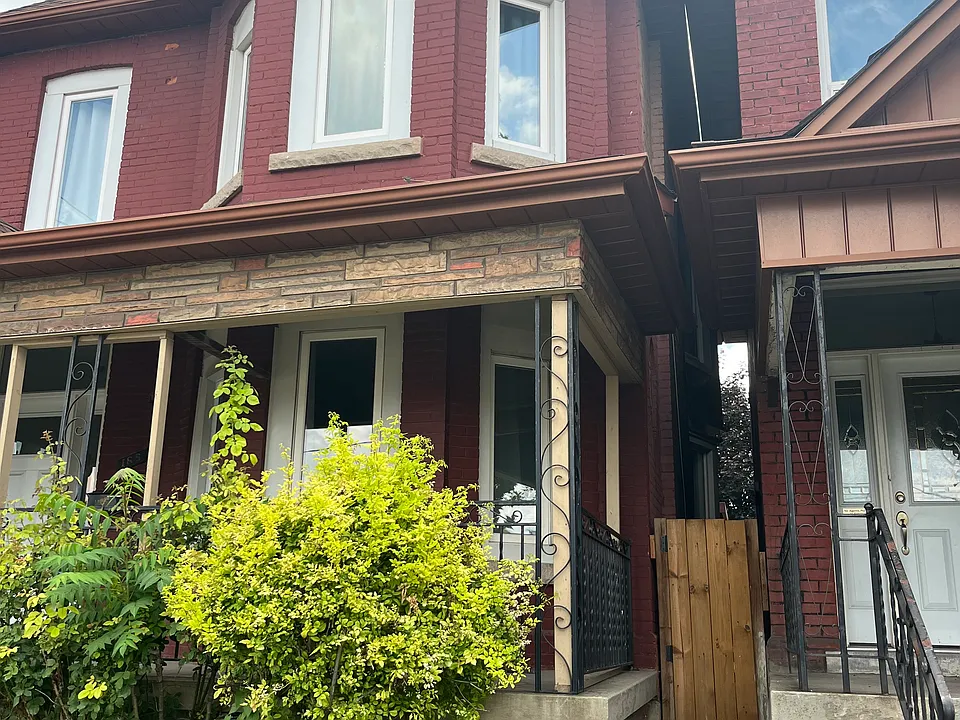 188 Wellington St N #1