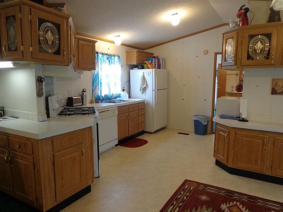 5th image of 102 Harth Ave