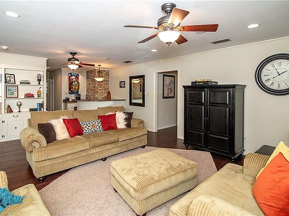 4th image of 546 N Marlborough Cir