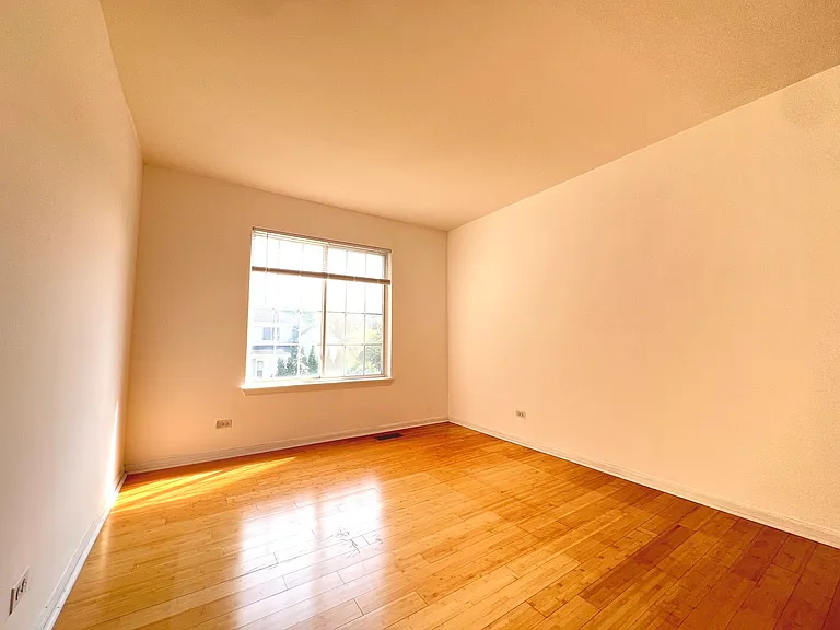 812 Canterbury Ln — Photo 17