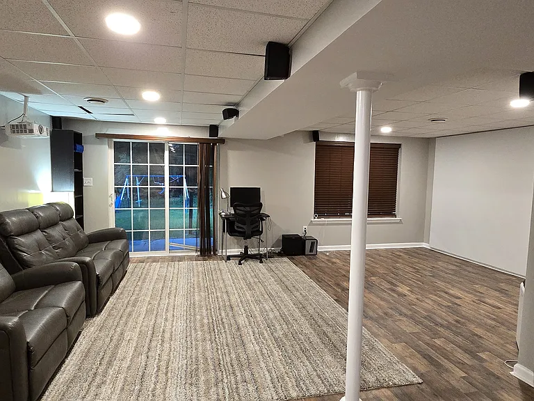 222 Fountayne Ln — Photo 32