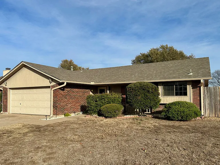 1103 NW Willow Pl — Photo 1