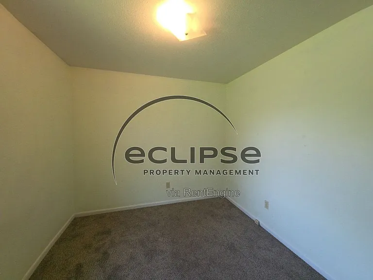 721 Lee Dr — Photo 10