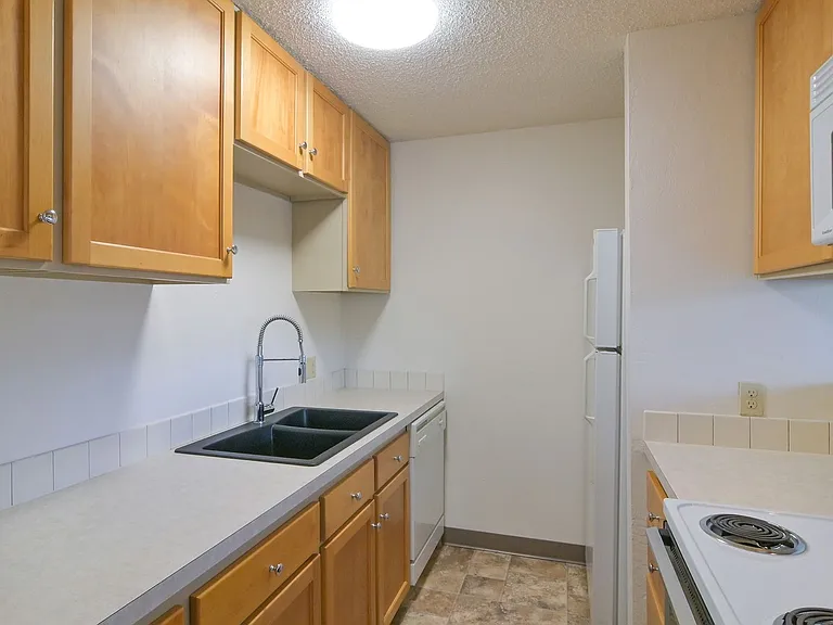 Hess Apartments — Photo 32