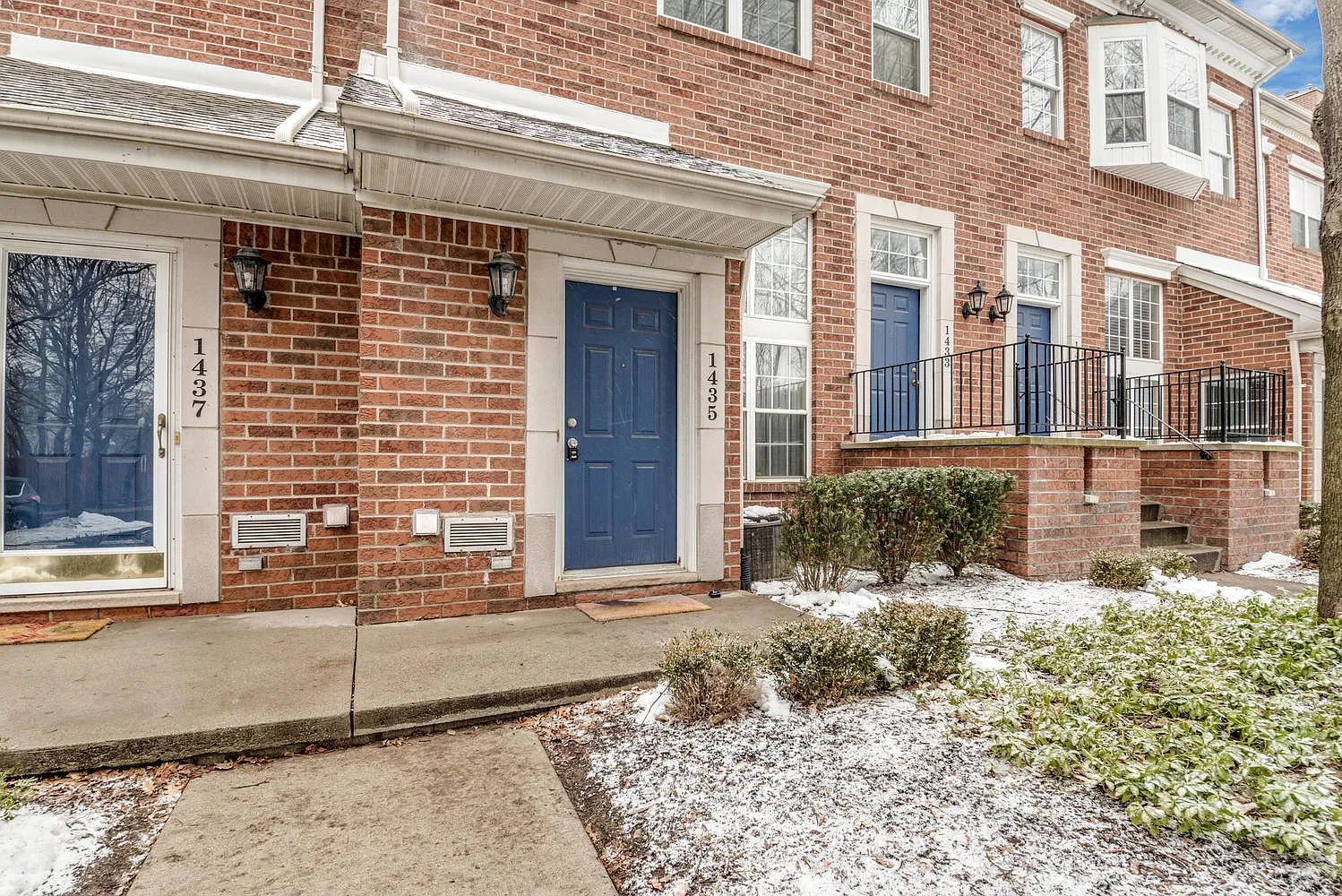2 bed, 1.5 bath, 850 sqft, $2,100 — Photo 1