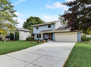 3041 W Thorncrest Dr, Franklin, WI 53132