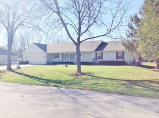 726 Tipperary St, Gilberts, IL 60136