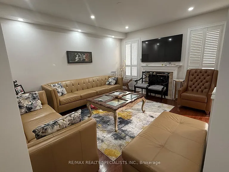 12 Donherb Cres — Photo 4