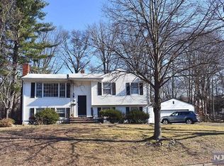 54 Hamilton St, Allendale, NJ 07401
