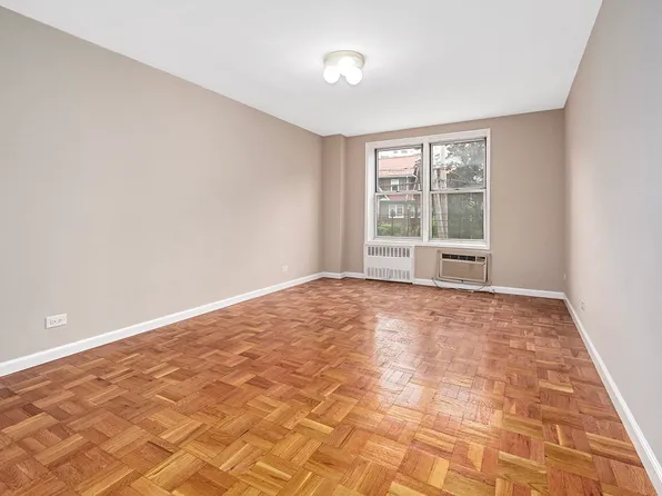 609 Kappock Street image 17 of 26