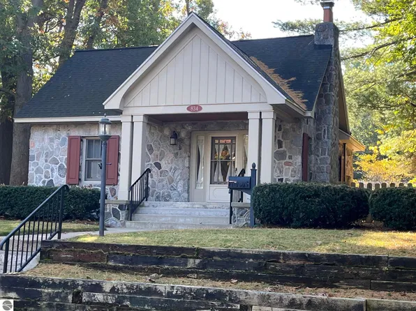 834 Washington St, Traverse City, MI 49686