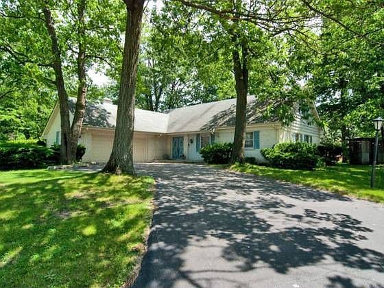 1st image of 221 Sherwood Dr