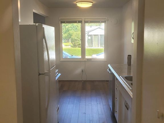 4th image of 10408 Alderbrook Pl NW