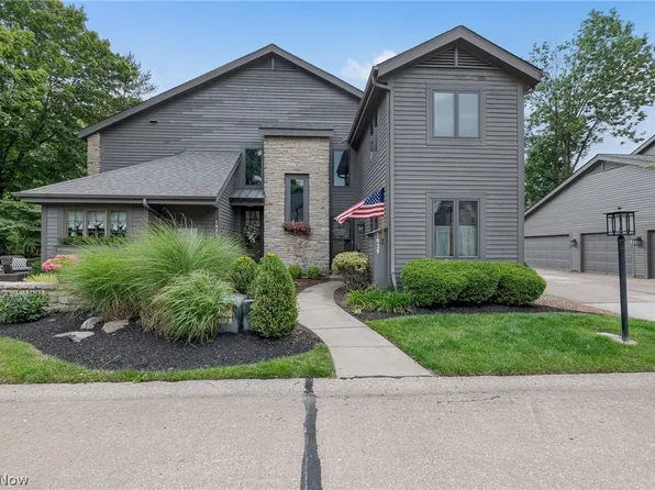 1025 Stonewood Ct, Westlake, OH 44145