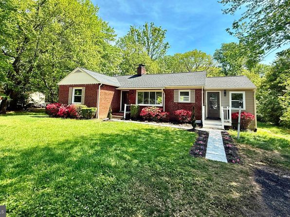 9905 Stoughton Rd, Fairfax, VA 22032