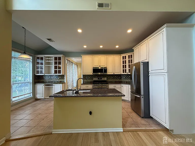 32 Marion Dr — Photo 12