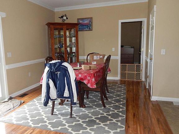 3rd image of 17 Royal Hills Dr