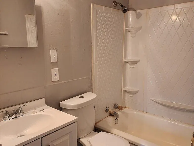 860 Washington Ave — Photo 4