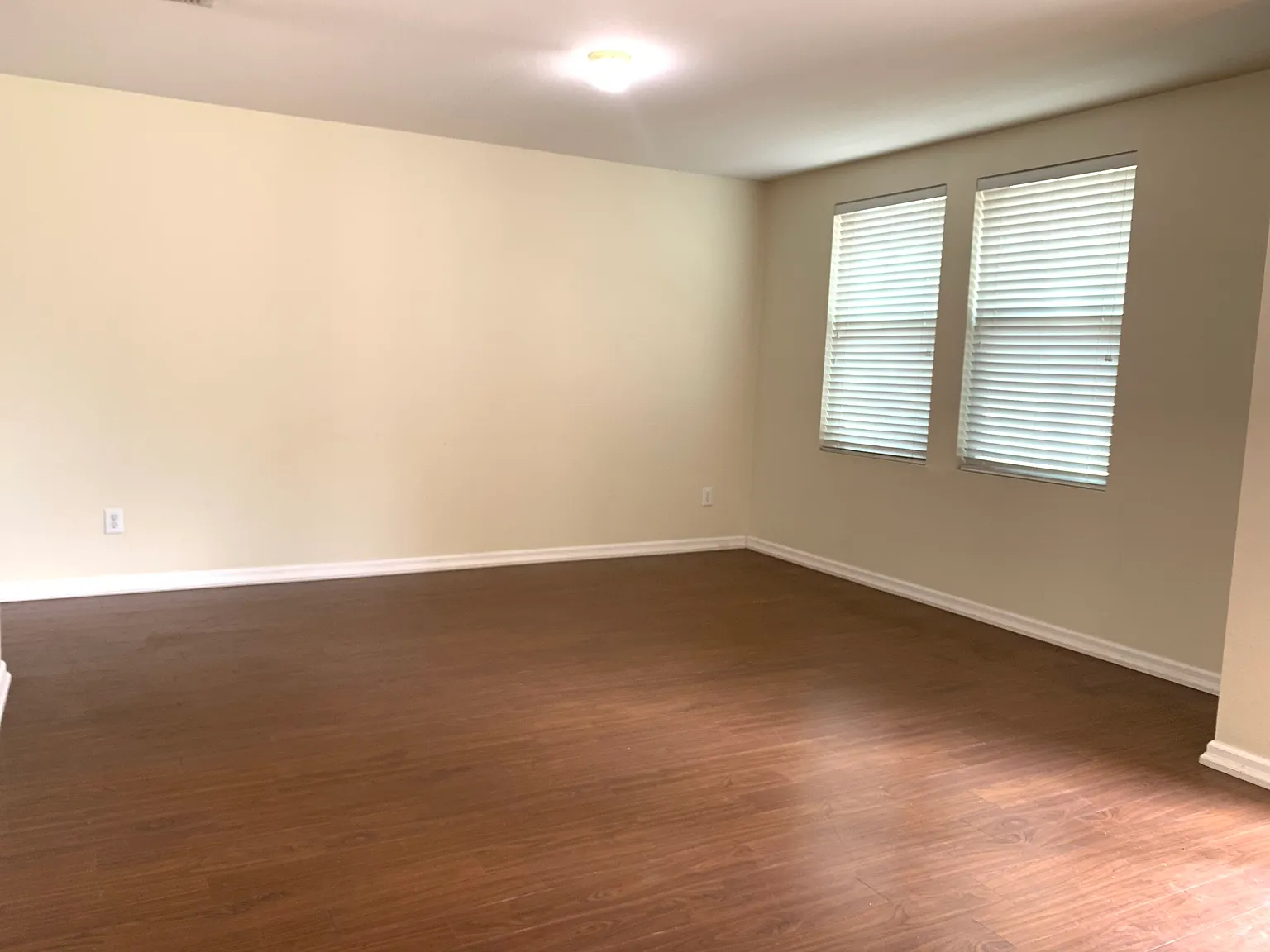 5 bed, 3445 sqft, $2,400 — Photo 2