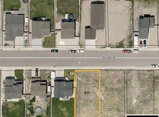 915 Flicker St, Douglas, WY 82633