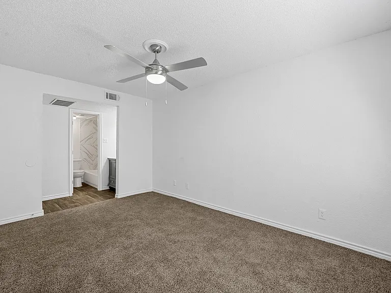 Spacious bedrooms or office space