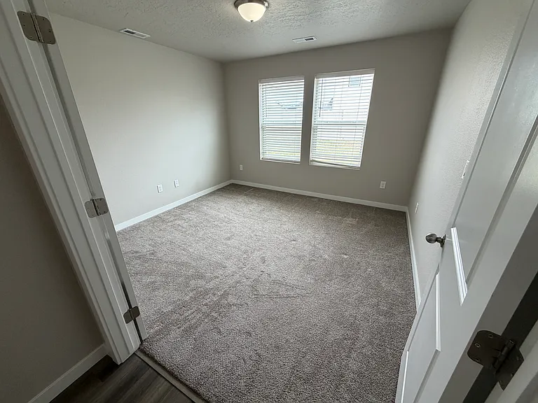 960 SW Raelynn St — Photo 16