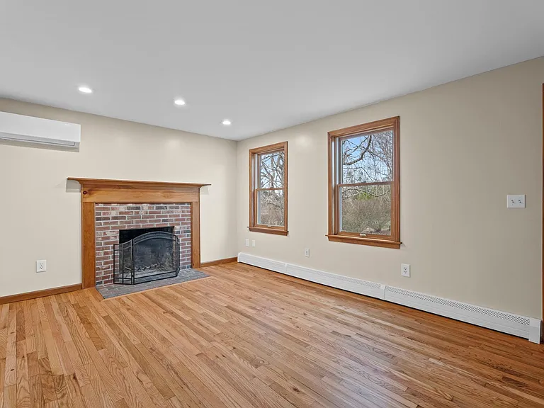62 Brookside Ave E — Photo 6