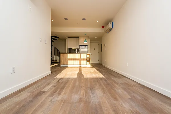 Rented by Nooklyn NYC LLC | media 117