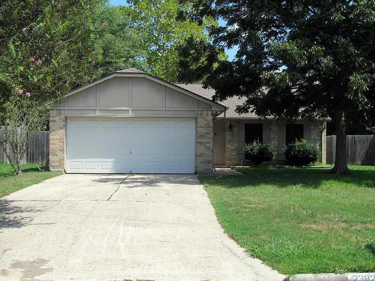 23822 Lestergate Dr — Photo 2