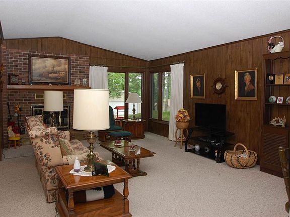 4th image of 1335 S Lake Dr