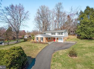 8618 Crestview Dr, Fairfax, VA 22031