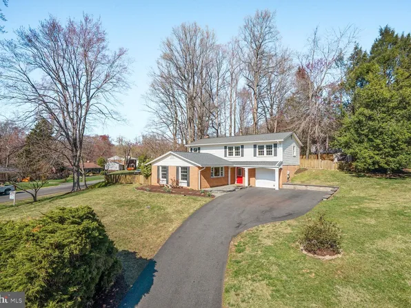 8618 Crestview Dr, Fairfax, VA 22031