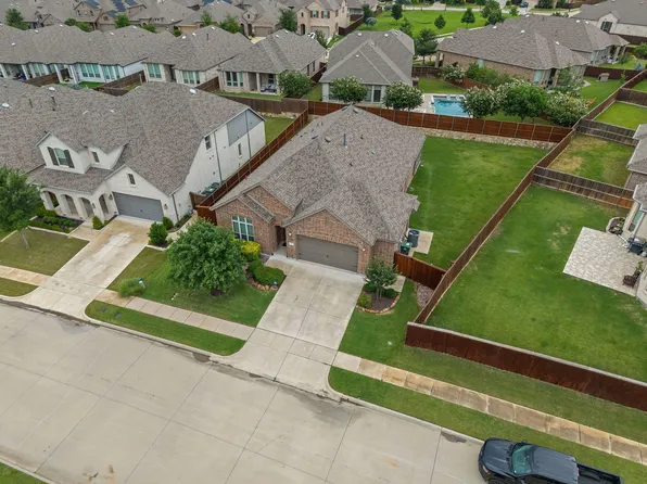 3912 Primrose Dr, Lake Dallas, TX 76227
