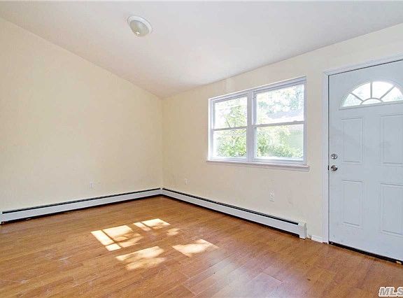 4th image of 160 Lakewood Ave