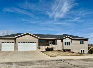 1672 15th Ave W, Dickinson, ND 58601
