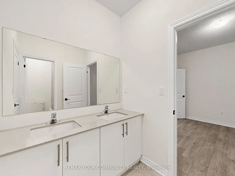 105 Halldorson Ave — Photo 31