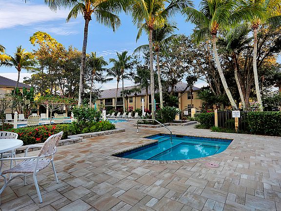 5th image of 4151 Sawgrass Point Dr APT 103