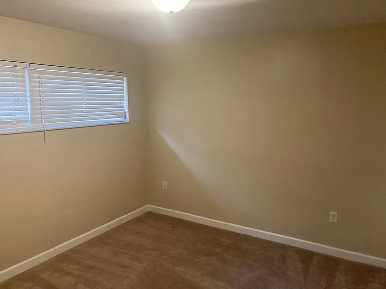 805 Oakdale St — Photo 11
