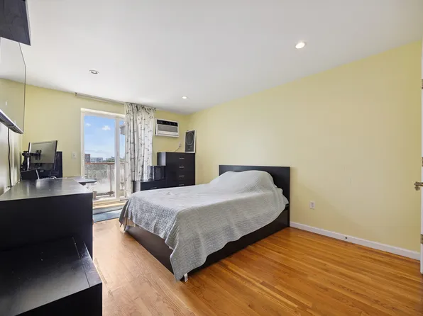 2511 Ocean Avenue image 2 of 21