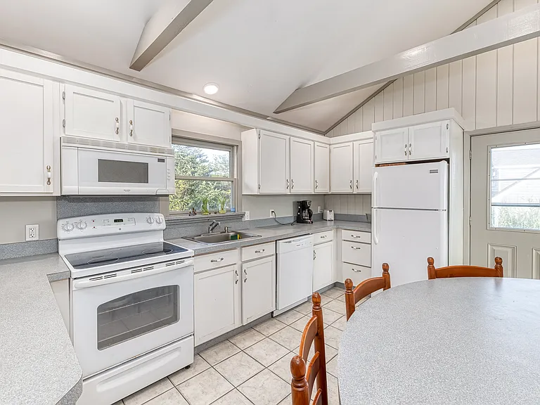 1355 Watersedge Way — Photo 8