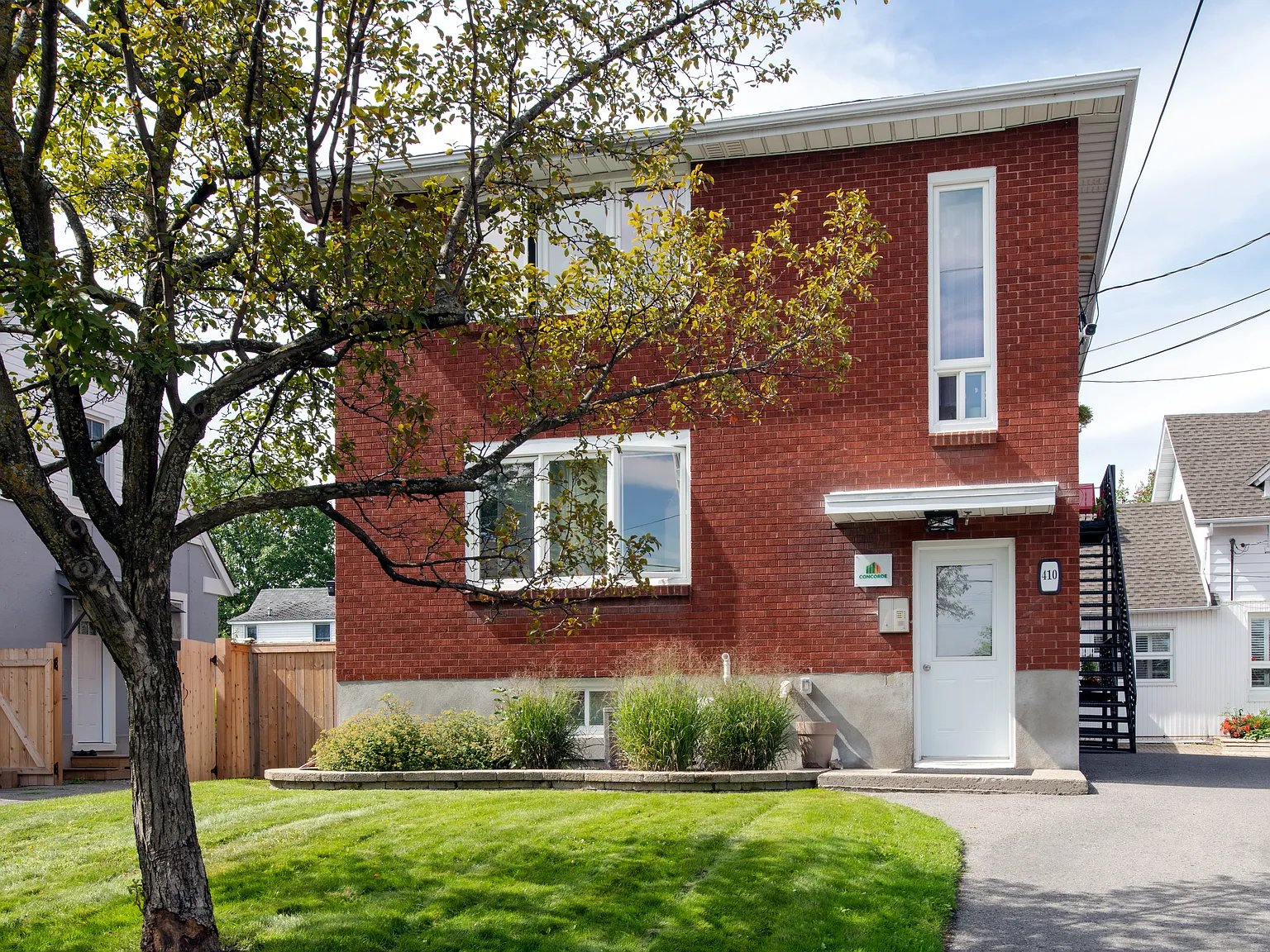 410 Tweedsmuir Ave — Photo 1