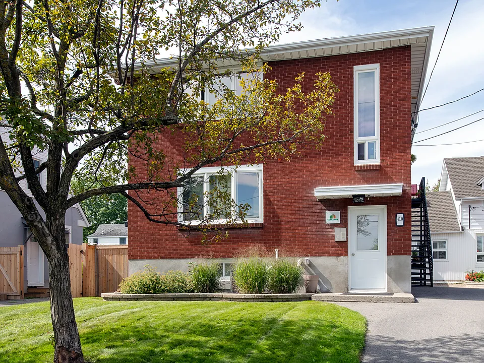 410 Tweedsmuir Ave #2