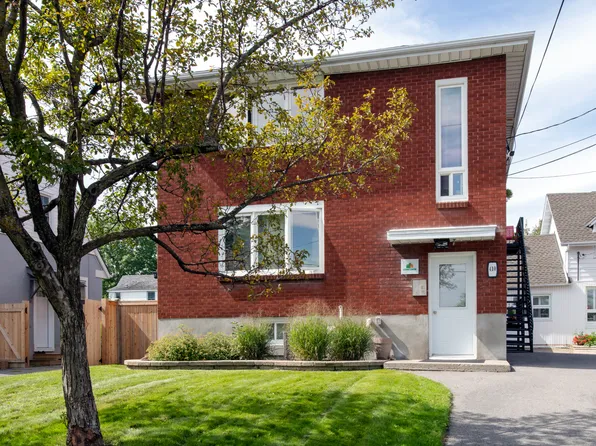 410 Tweedsmuir Ave #2, Ottawa, ON K1Z 5N5